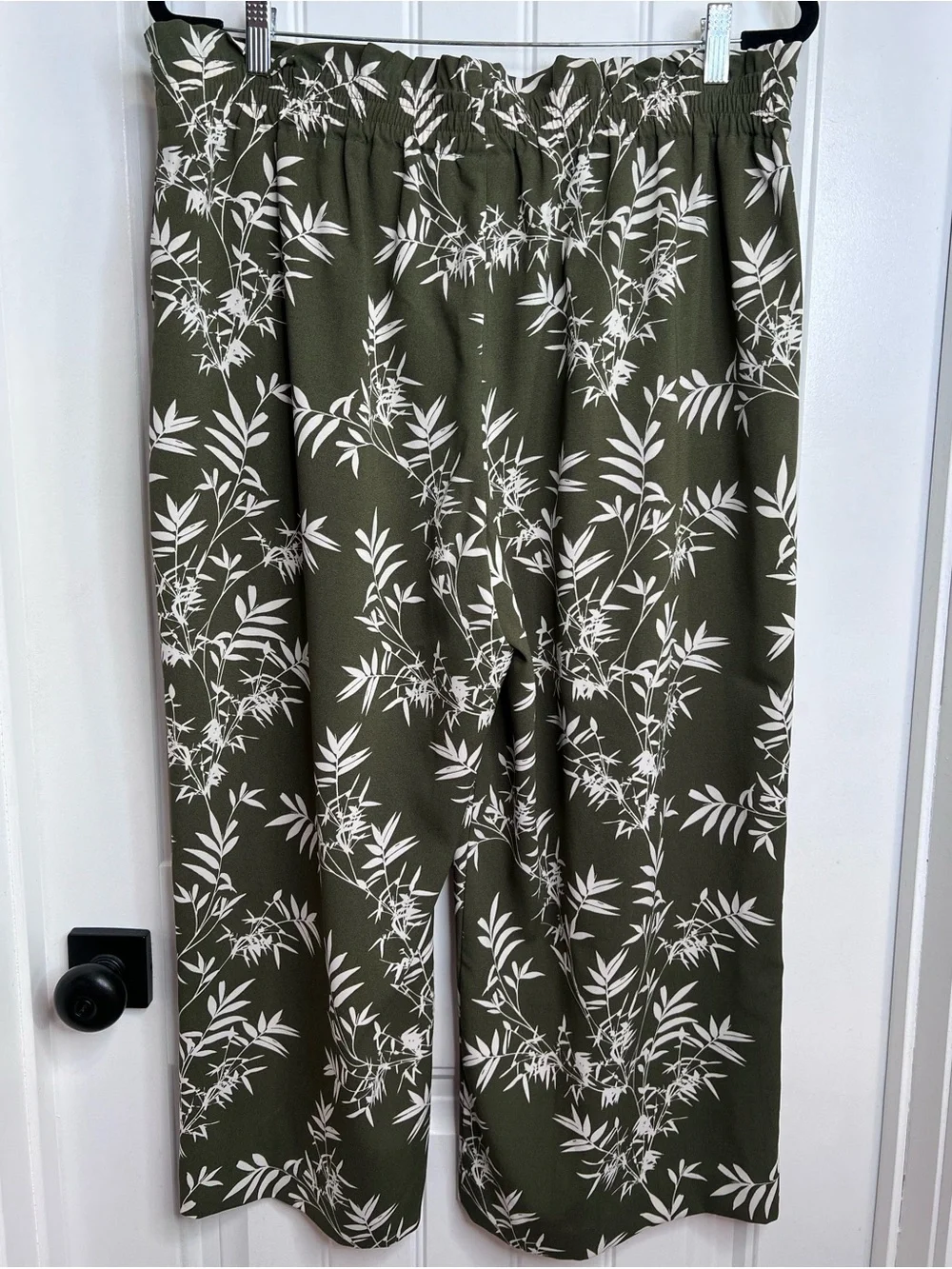 Worthington Olive Green Wide-Leg Floral Print Pants with Tie‎ Waist. Size Large.
